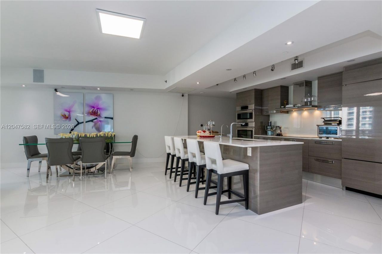 17201 Collins Ave , Unit 1807, Sunny Isles Beach, FL 33160 Photo