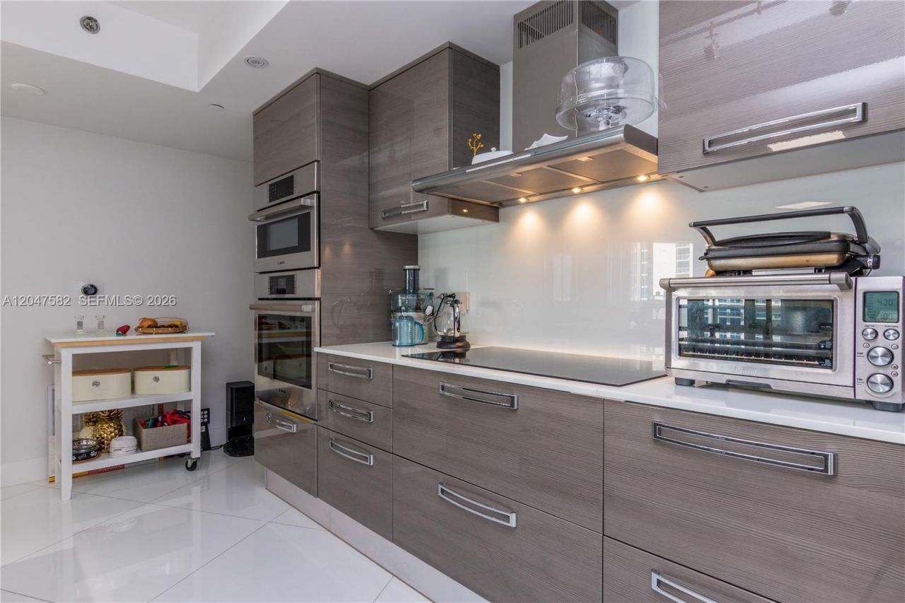 17201 Collins Ave , Unit 1807, Sunny Isles Beach, FL 33160 Photo