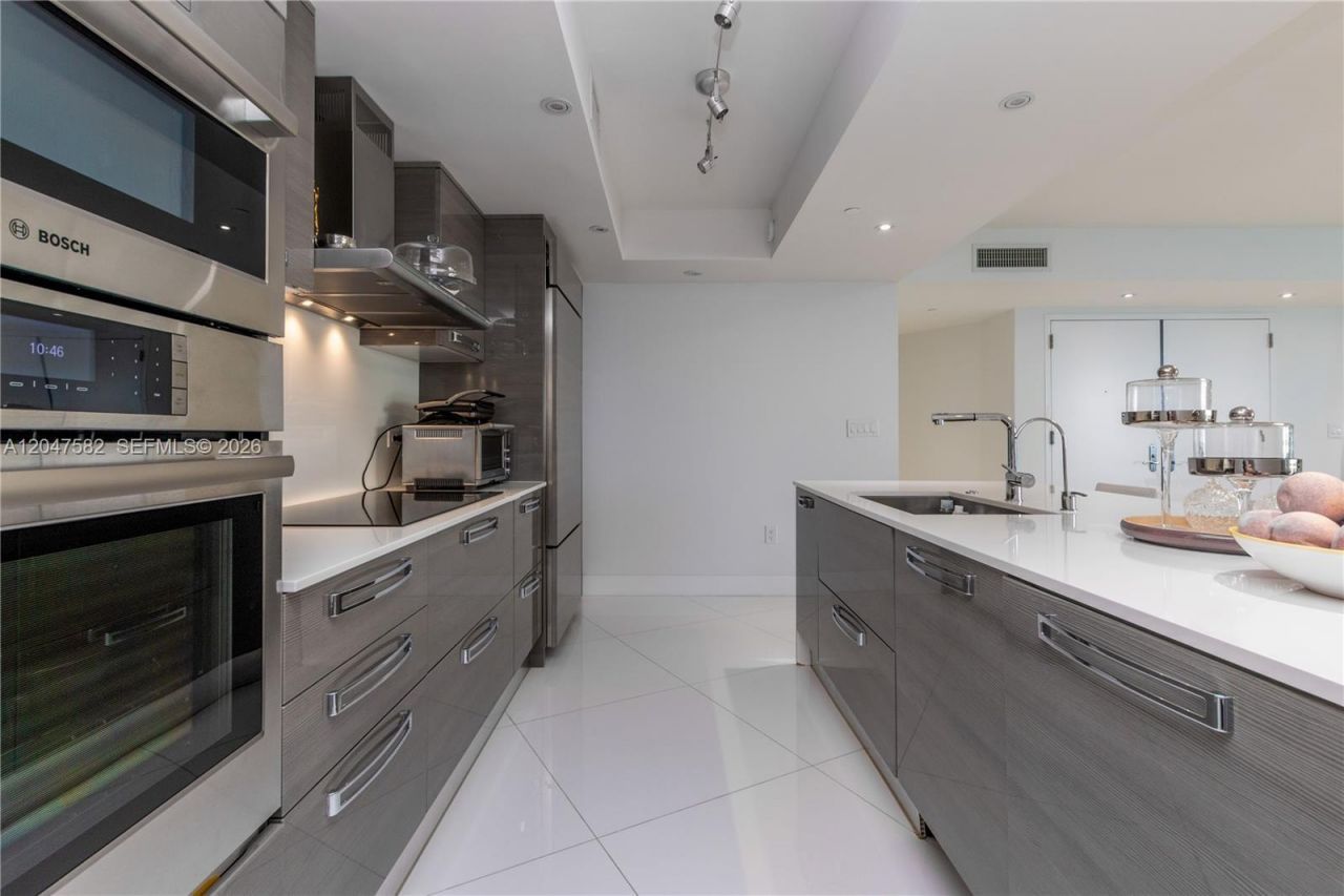 17201 Collins Ave , Unit 1807, Sunny Isles Beach, FL 33160 Photo