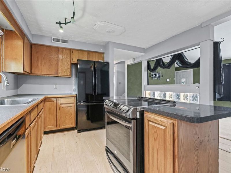 150 Graham Road, Cuyahoga Falls, OH 44223 Photo 13