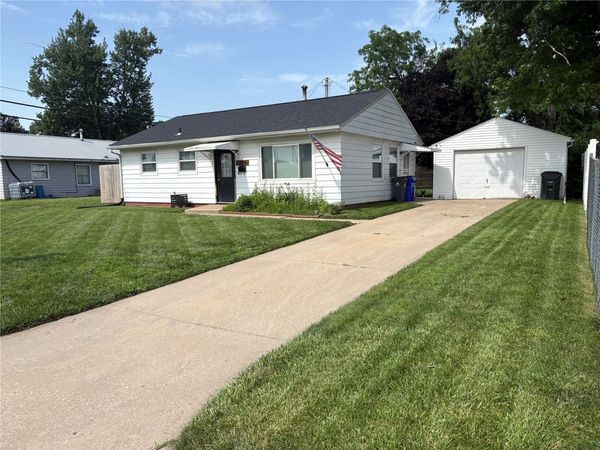 1104 16th Street SW, Cedar Rapids, IA 52404