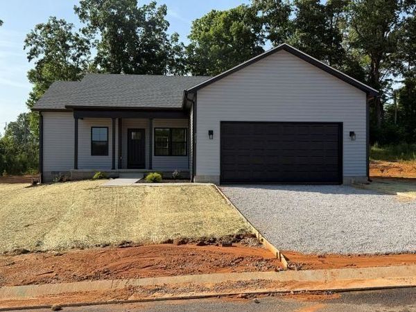 211 Memphis Street , Scottsville, KY 42164