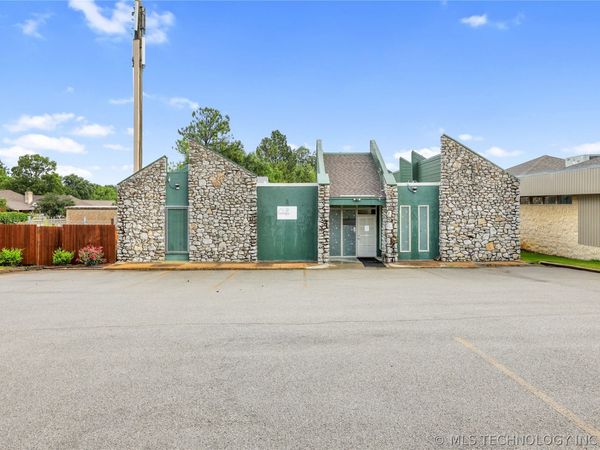 7935 E 57th Street , Tulsa, OK 74145