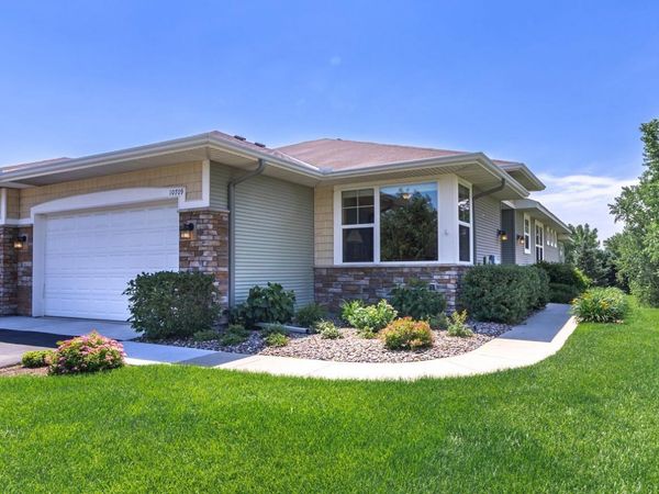 10709 Kingsfield Lane, Woodbury, MN 55129