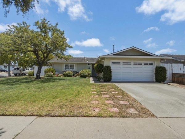 407 Pueblo Drive, Salinas, CA 93906