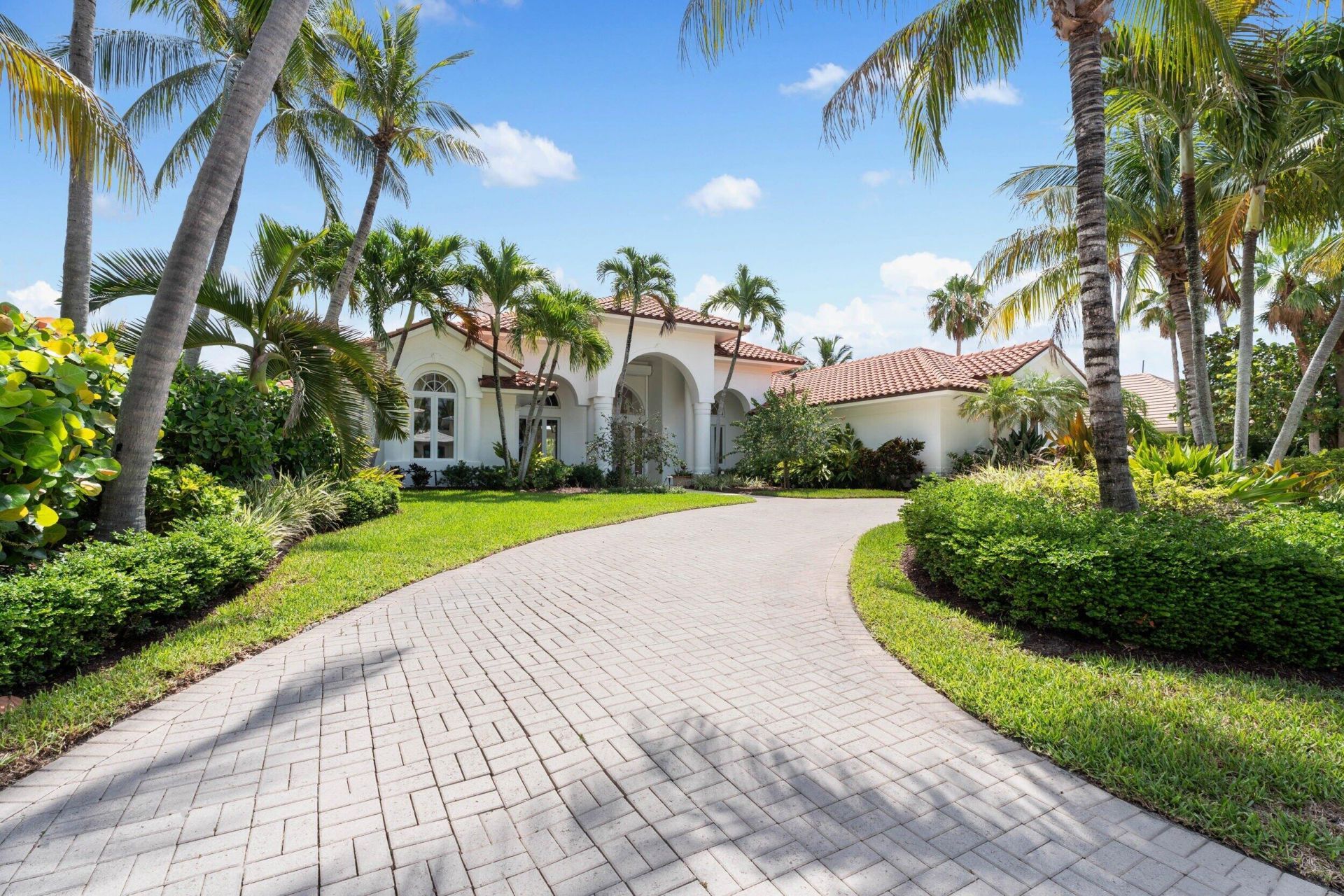 6841 SE Harbor Circle, Hutchinson Island, FL 34996 Photo