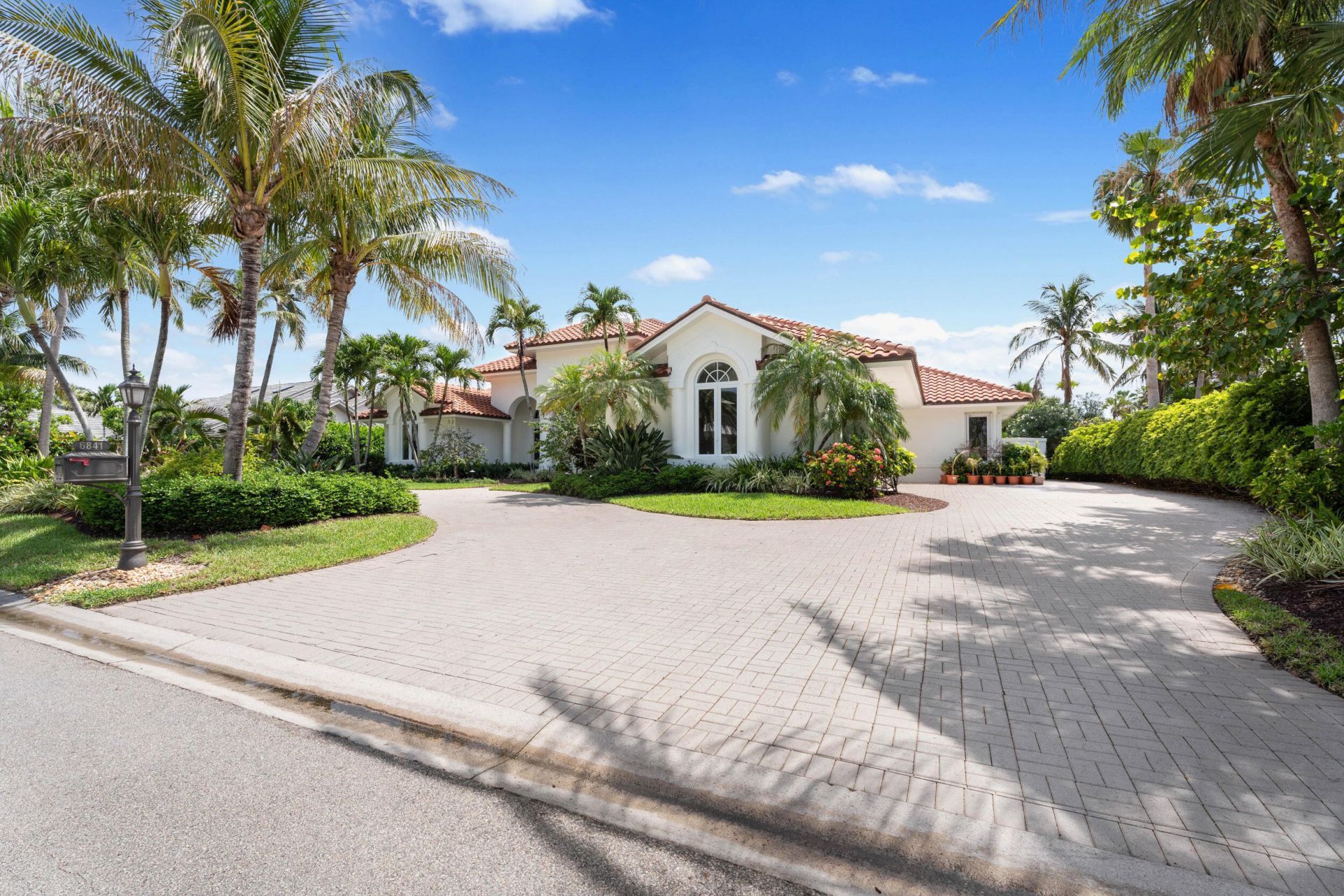 6841 SE Harbor Circle, Hutchinson Island, FL 34996 Photo