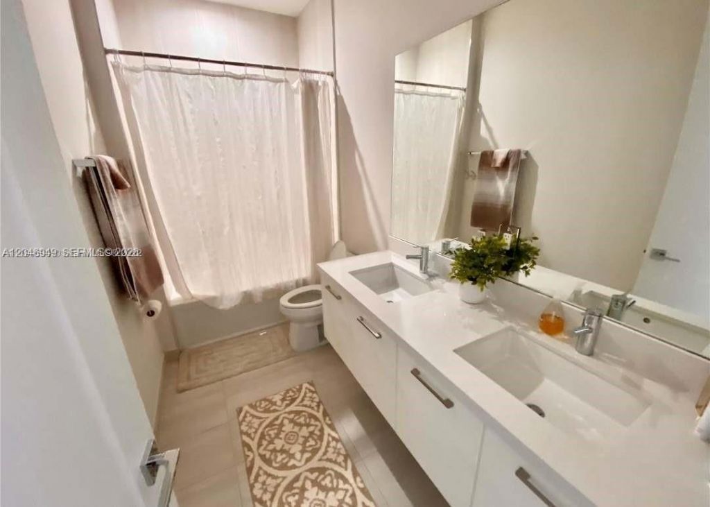 8256 NW 48th Ter, Doral, FL 33166 Photo