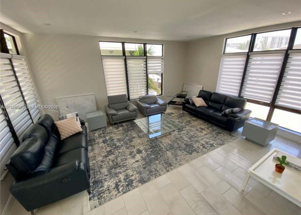 8256 NW 48th Ter, Doral, FL 33166 Photo