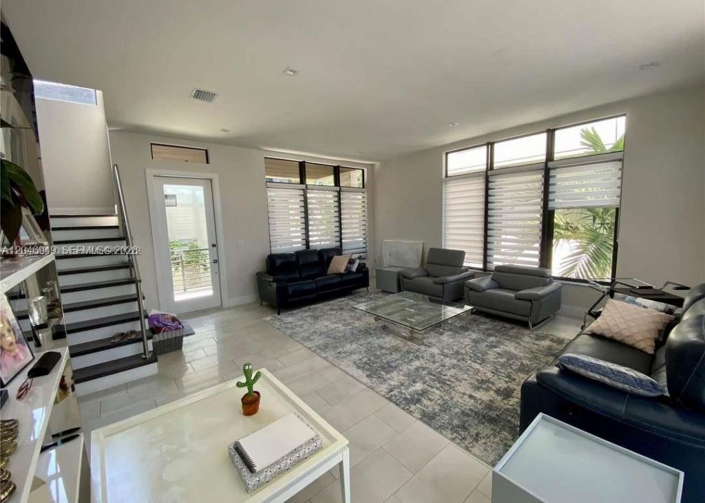 8256 NW 48th Ter, Doral, FL 33166 Photo