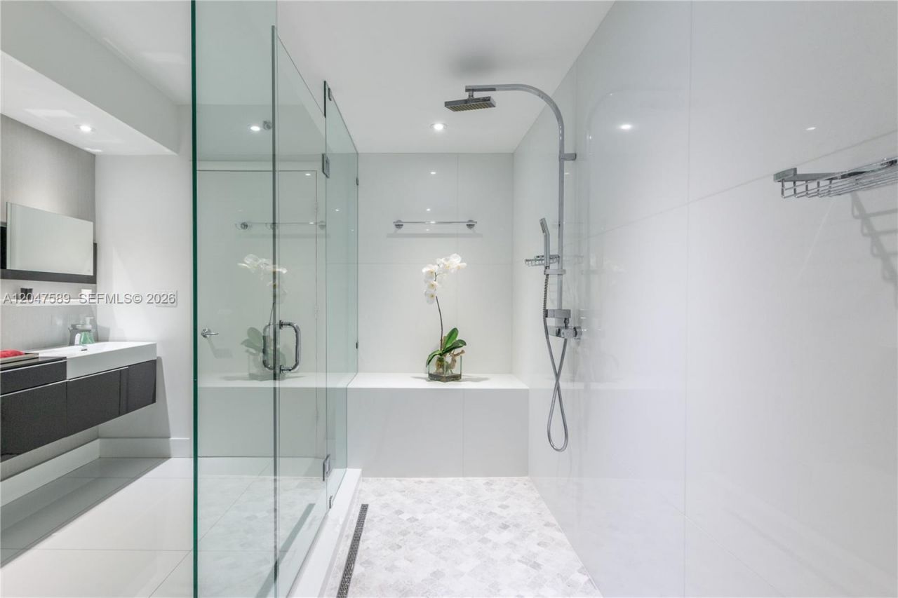 17201 Collins Ave , Unit 1807, Sunny Isles Beach, FL 33160 Photo