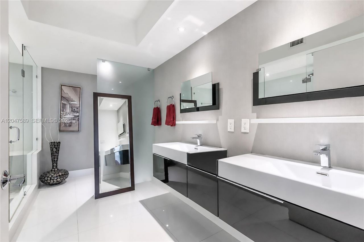 17201 Collins Ave, Unit 1807, Sunny Isles Beach, FL 33160 Photo