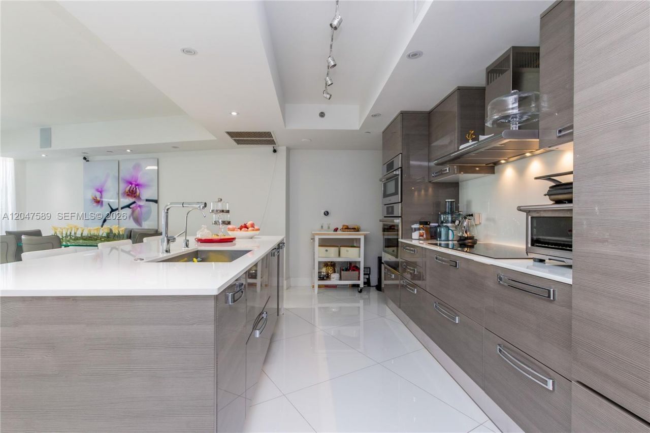 17201 Collins Ave , Unit 1807, Sunny Isles Beach, FL 33160 Photo