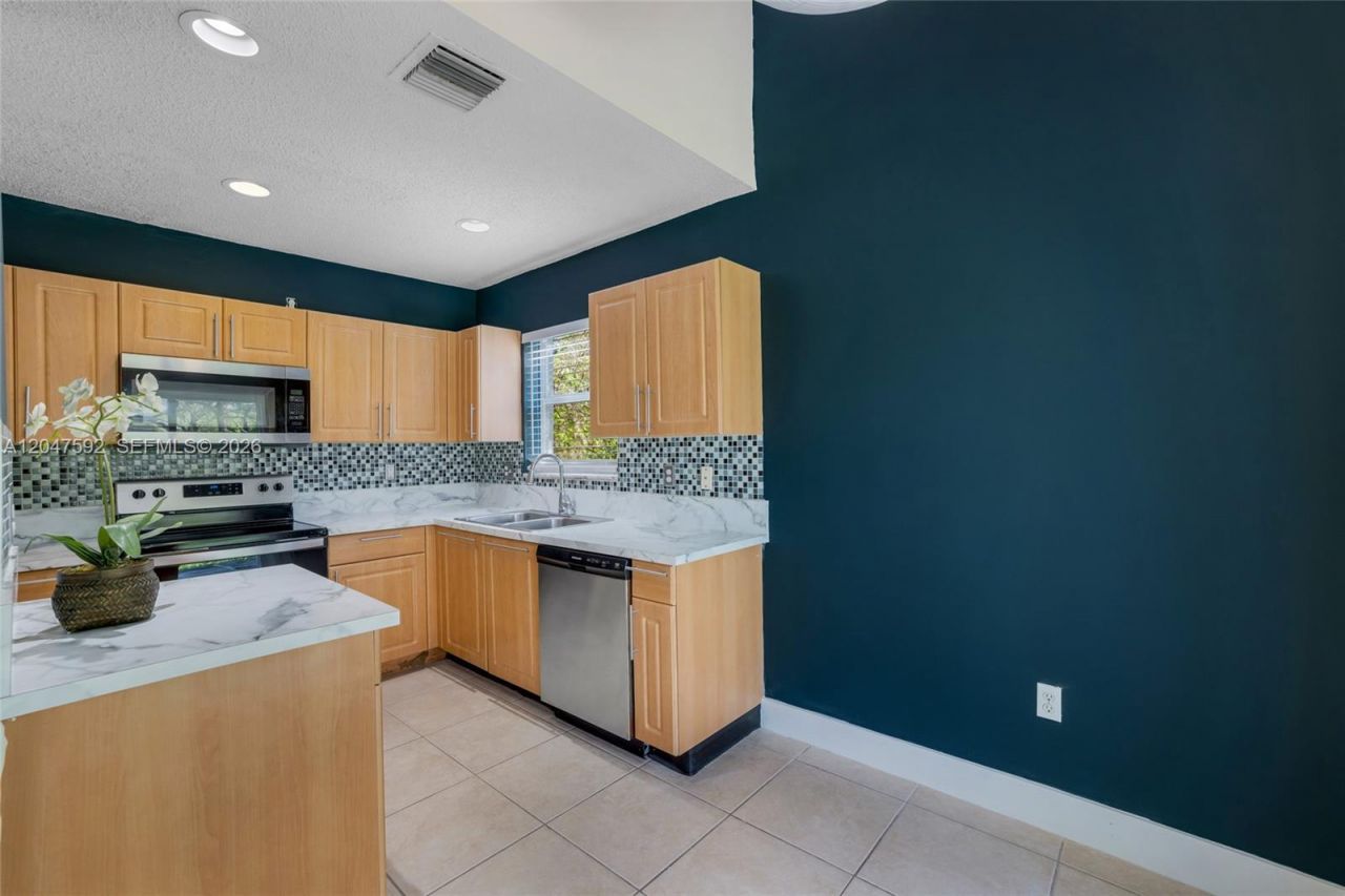 9820 NW 24th Ct , Sunrise, FL 33322 Photo