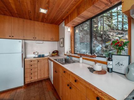 2117 Cascade Road, South Lake Tahoe, CA 96150 Photo