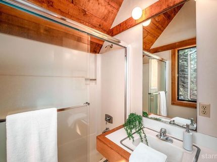 2117 Cascade Road, South Lake Tahoe, CA 96150 Photo