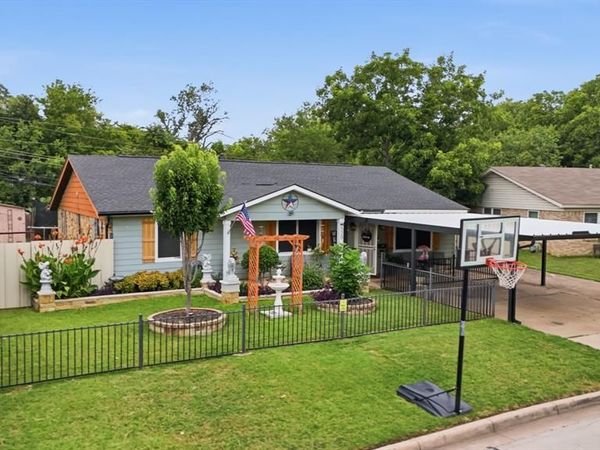 520 Thompson Drive, Saginaw, TX 76179