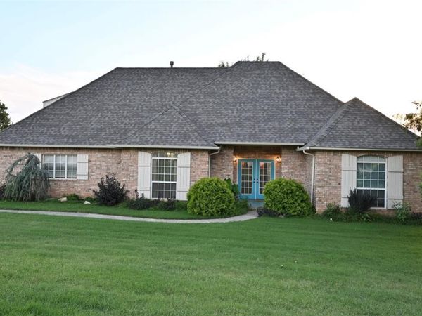 2077 Clearwater Drive, Choctaw, OK 73020
