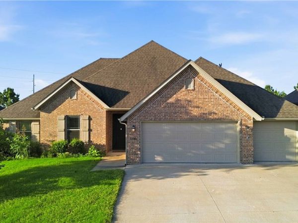 1340 Sweetbriar Circle , Centerton, AR 72719