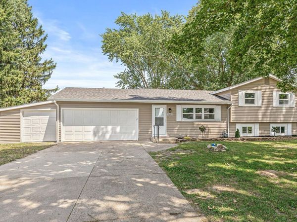 52680 Walsingham Lane, South Bend, IN 46637