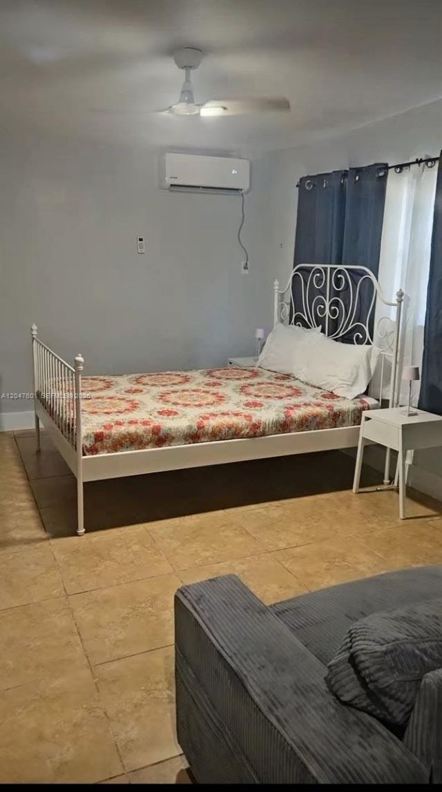 965 NE 146th St , Unit Side Room, North Miami, FL 33161 Photo