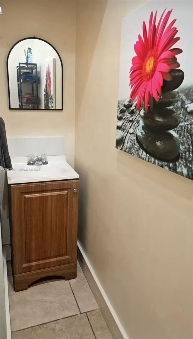 965 NE 146th St , Unit Side Room, North Miami, FL 33161 Photo