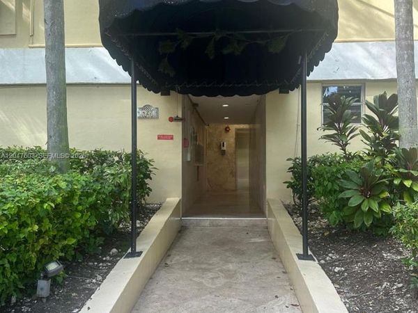 427 Santander Ave , Unit 205, Coral Gables, FL 33134