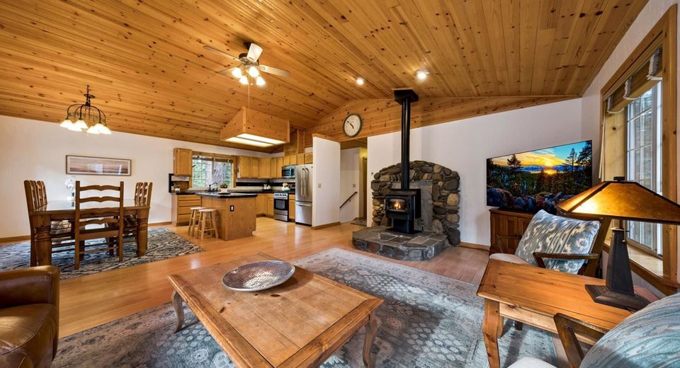 12849 Peregrine Drive , Truckee, CA 96161 Photo