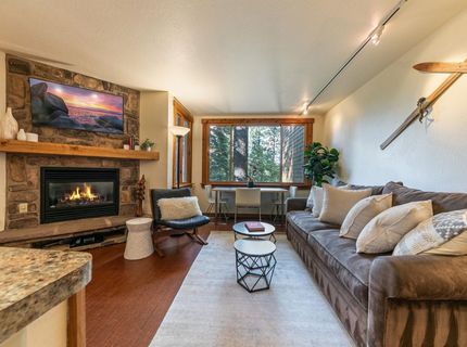 4065 Coyote Fork , Truckee, CA 96161 Photo