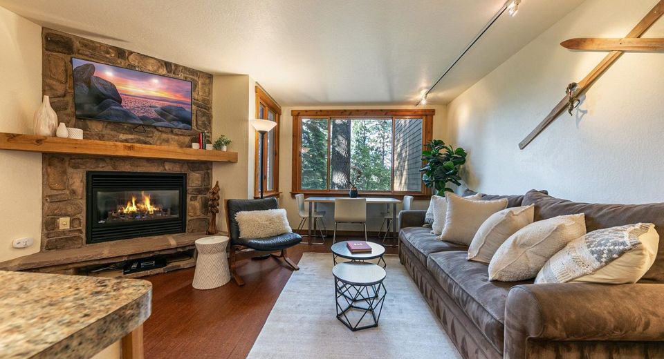 4065 Coyote Fork , Truckee, CA 96161 Photo