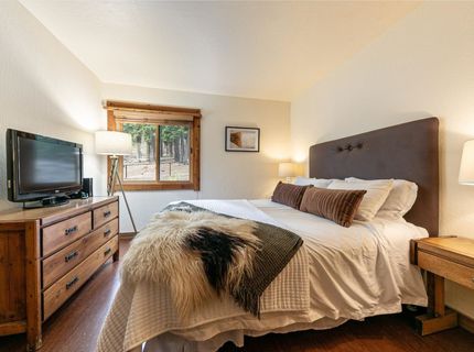 4065 Coyote Fork , Truckee, CA 96161 Photo