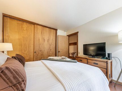 4065 Coyote Fork , Truckee, CA 96161 Photo