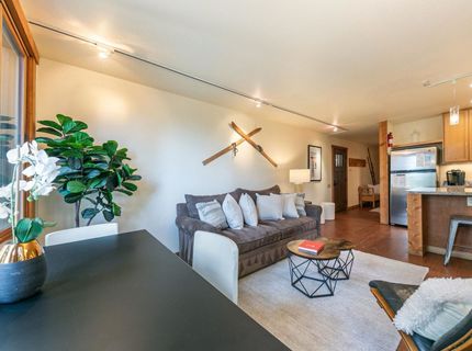 4065 Coyote Fork , Truckee, CA 96161 Photo