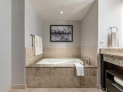 13051 Ritz Carlton Highlands Ct , Unit #4307, Truckee, CA 96161 Photo