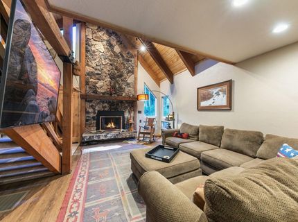 10380 Washoe Road , Truckee, CA 96161 Photo