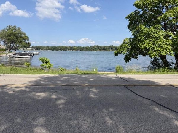 7334 N Tichigan Rd, Waterford, WI 53185