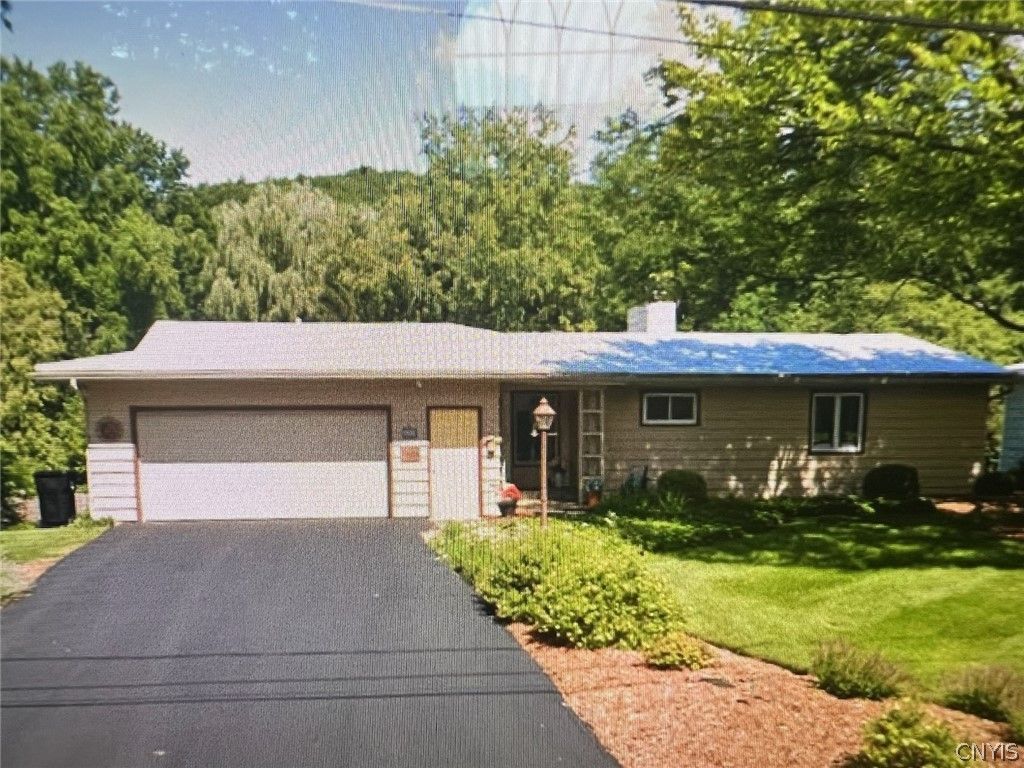 107 Bradford Lane, Syracuse, NY 13224 Main Photo