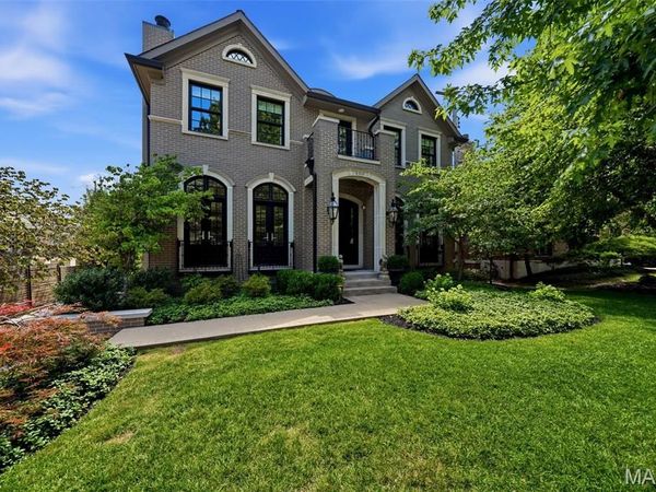 8300 Kingsbury Boulevard, Clayton, MO 63105