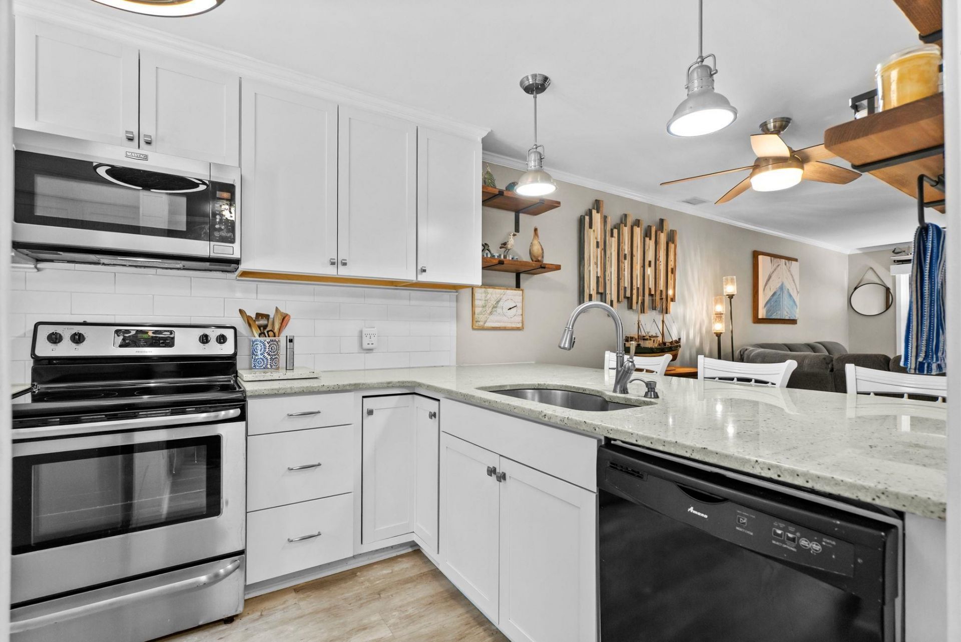 812 Villas Ct.  Photo 15