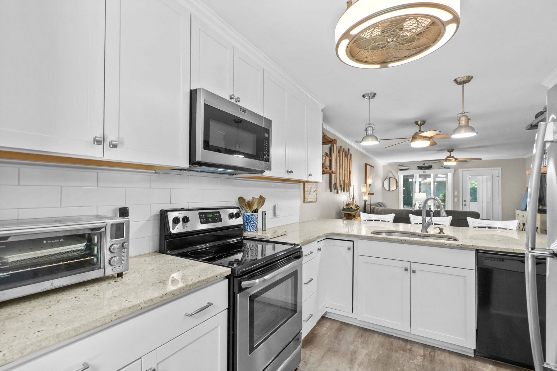 812 Villas Ct.  Photo 17