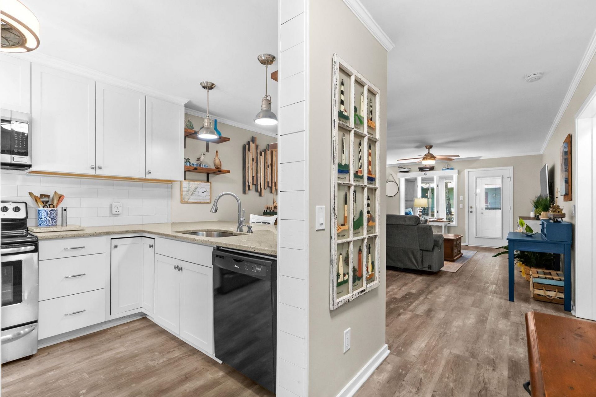 812 Villas Ct.  Photo 8