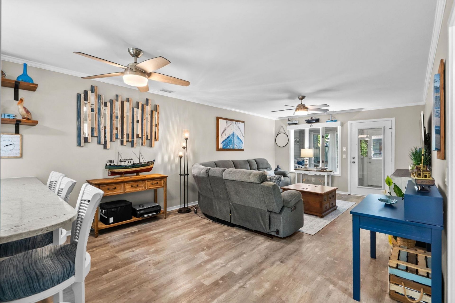 812 Villas Ct.  Photo 9