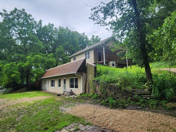 1872 Houlihan Drive, Waterville, IA 52170