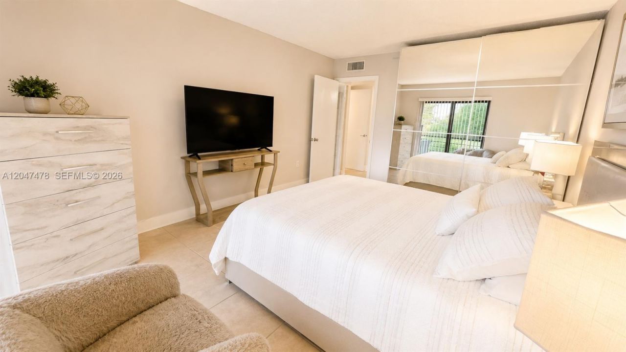 6655 W Broward Blvd , Unit 206, Plantation, FL 33317 Photo