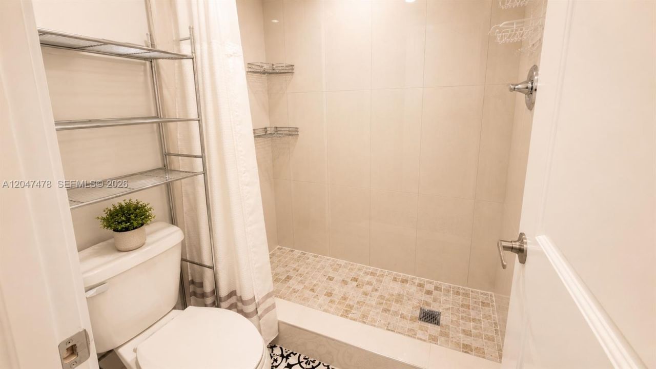 6655 W Broward Blvd , Unit 206, Plantation, FL 33317 Photo
