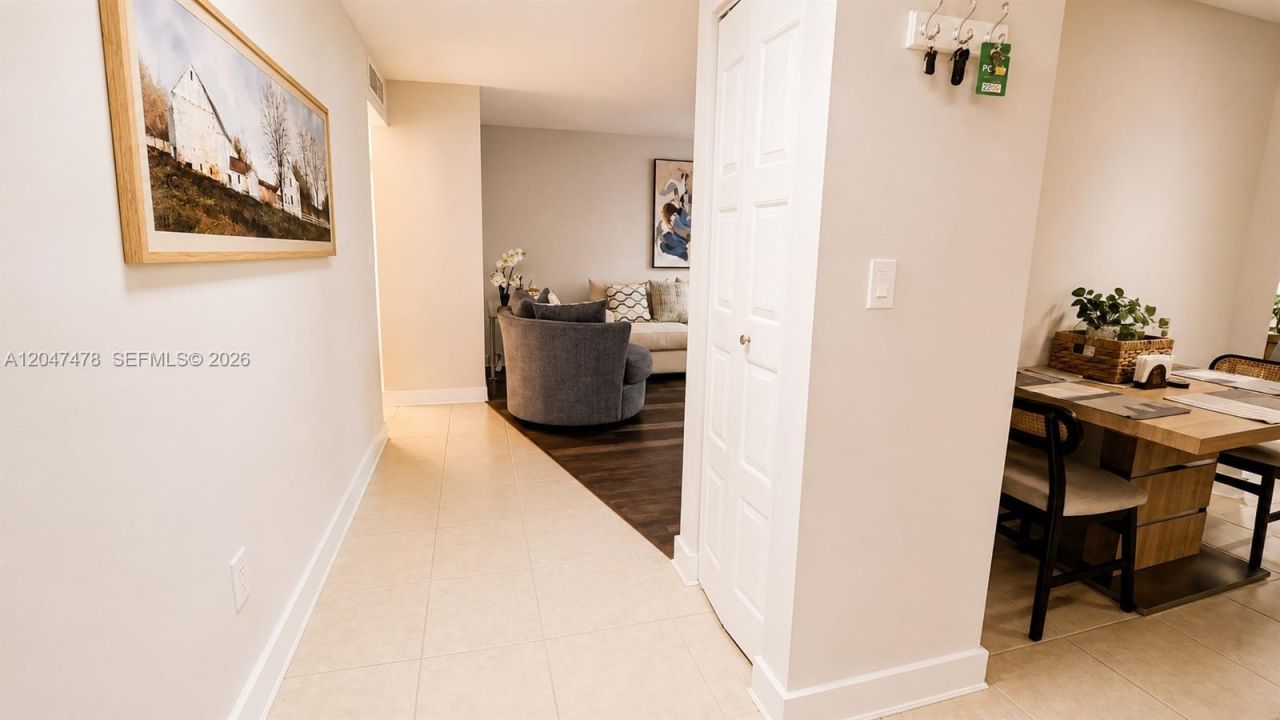 6655 W Broward Blvd , Unit 206, Plantation, FL 33317 Photo