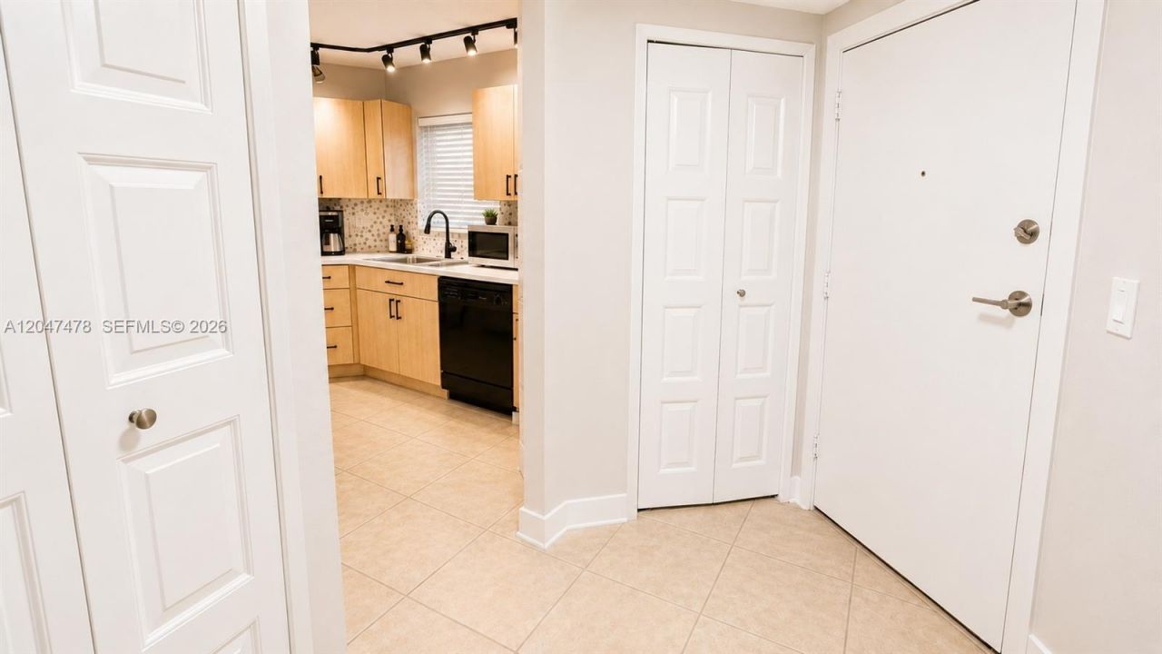 6655 W Broward Blvd , Unit 206, Plantation, FL 33317 Photo