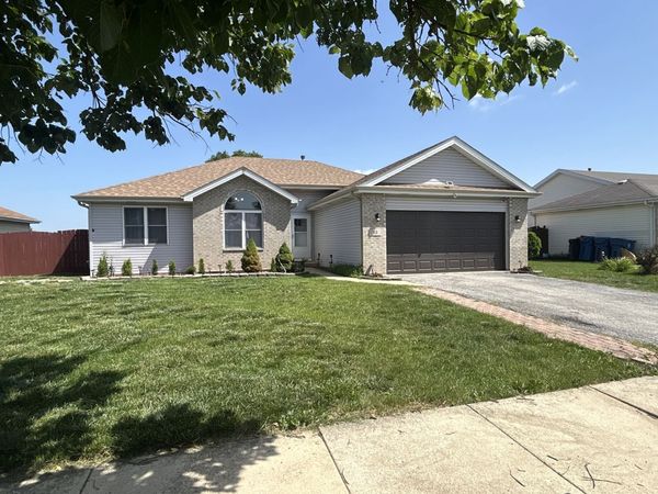 53 Sunrise Court , Steger, IL 60475