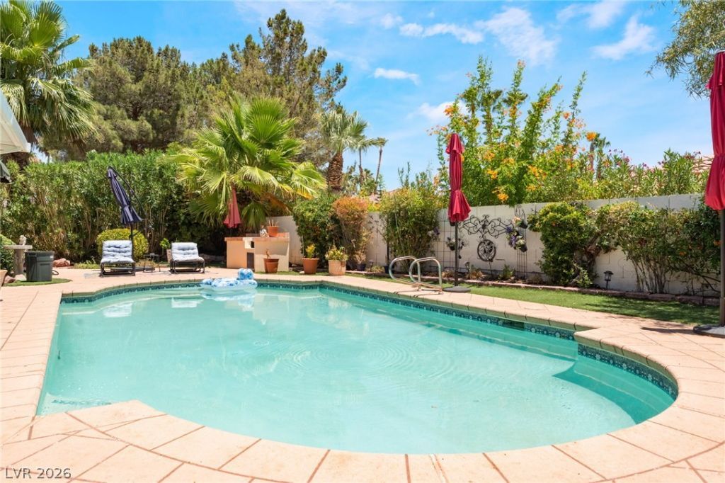 5216 Painted Lakes Way, Las Vegas, NV 89149 Main Photo