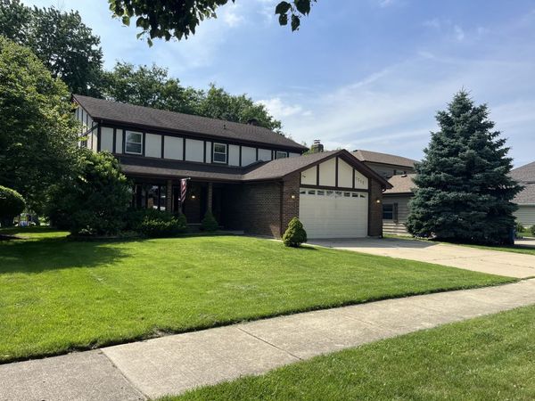 1212 N Honey Hill Road , Addison, IL 60101
